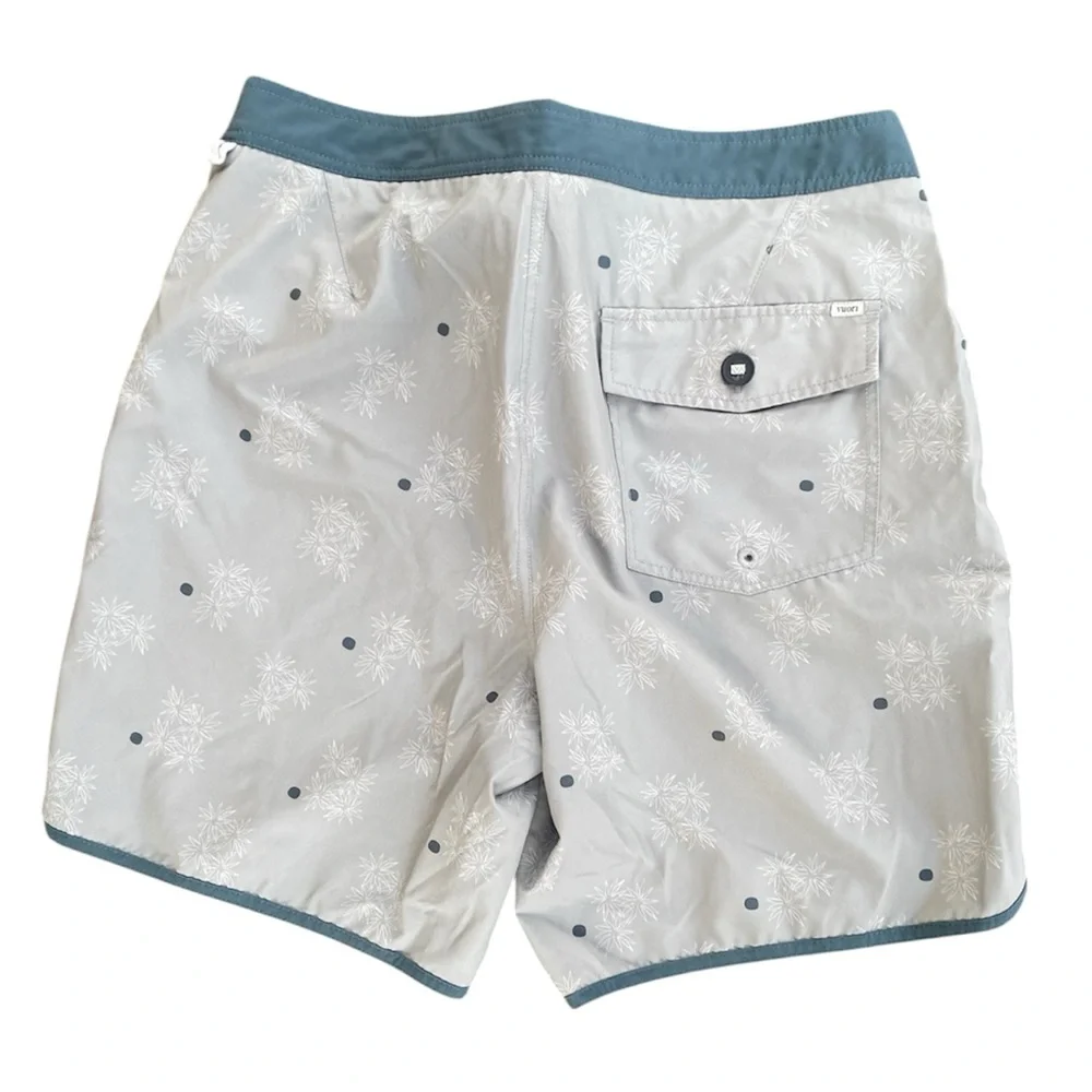 Vuori Cruise Board Short White Sage Desert Bloom Size 32 Swim Beach